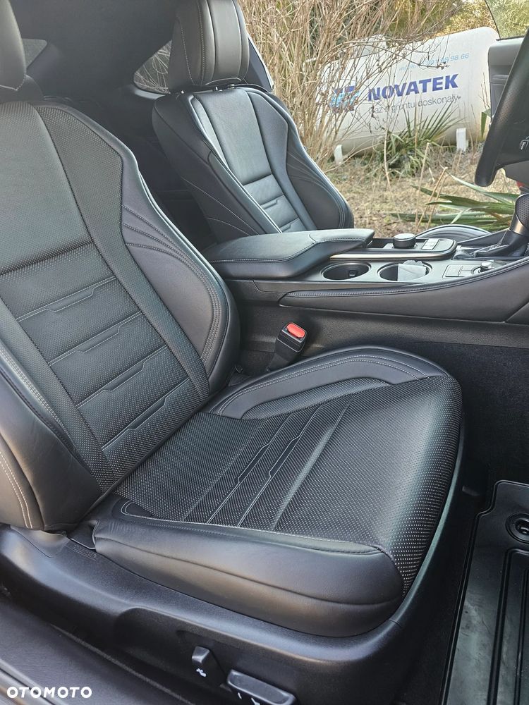 Lexus RC 200t / 300 F Sport - 12