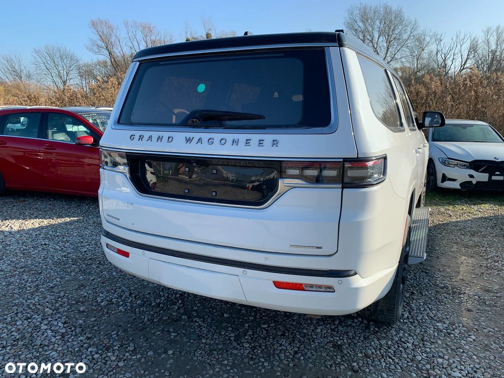 Jeep Grand Wagoneer - 5