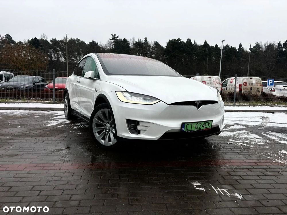 Tesla Model X - 4