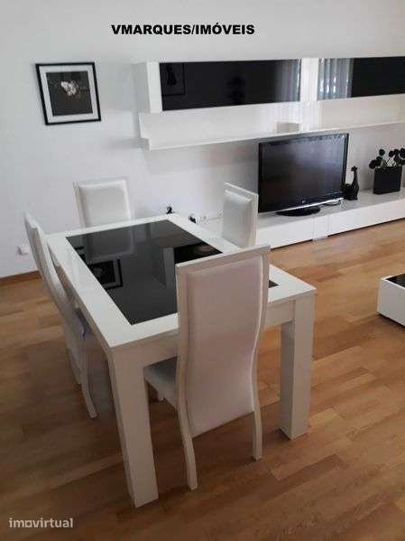 EXCELENTE APARTAMENTO T2 MOBILADO EM BENFICA - Grande imagem: 2/11