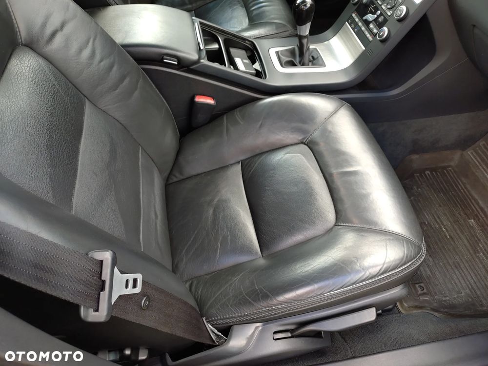 Volvo XC 70 D5 AWD Momentum - 29