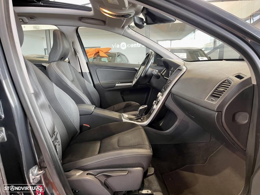 Volvo XC 60 2.0 D4 Momentum Geartronic - 26