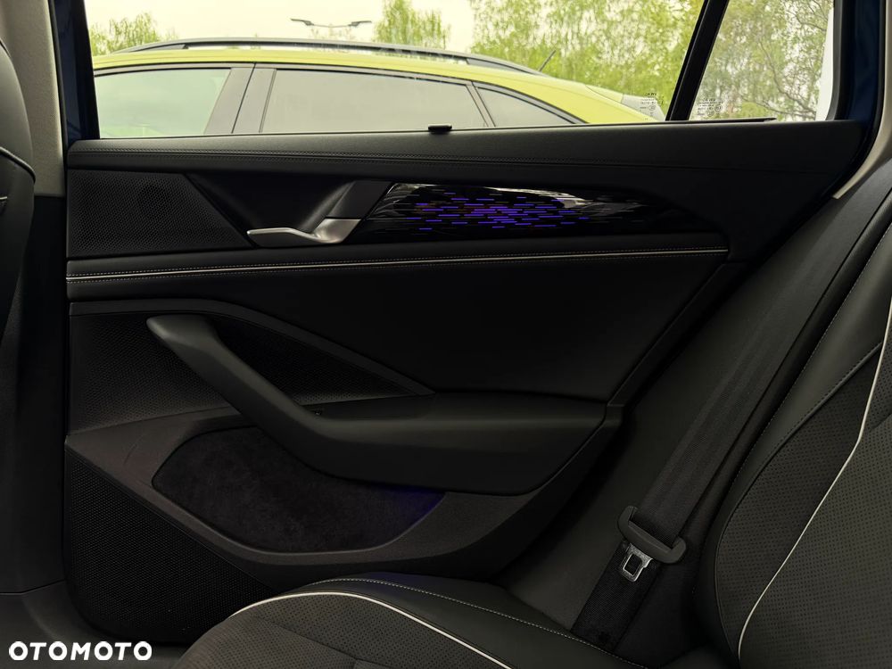 Volkswagen Passat Variant 1.5 TSI ACT mHEV Business Plus DSG - 33