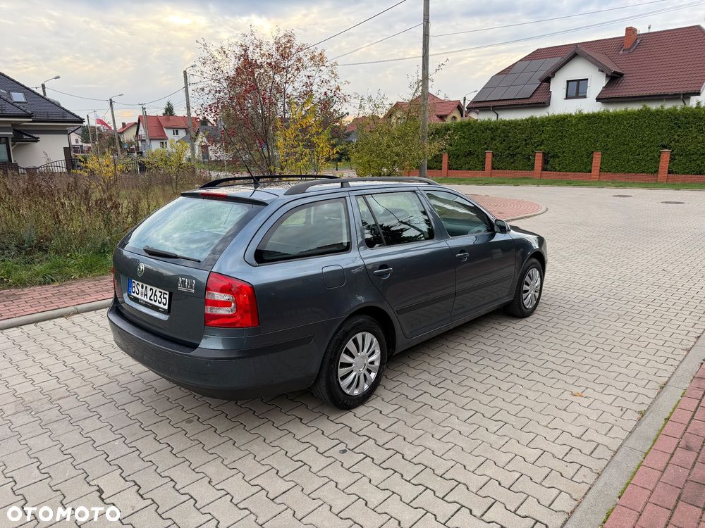 Skoda Octavia 1.6 Combi Ambiente - 3