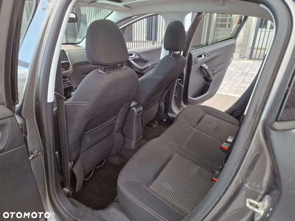 Peugeot 208 - 29