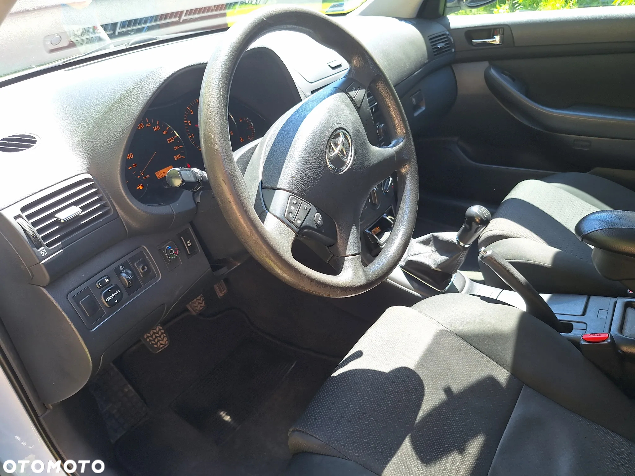 Toyota Avensis 1.8 VVT-i Luna - 4