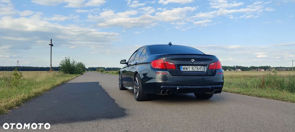 BMW Seria 5 550i - 5