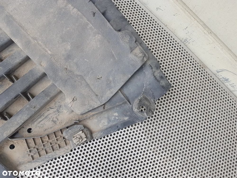 Mercedes W213 E Płyta Osłona Pod Zderzak Przód - 11