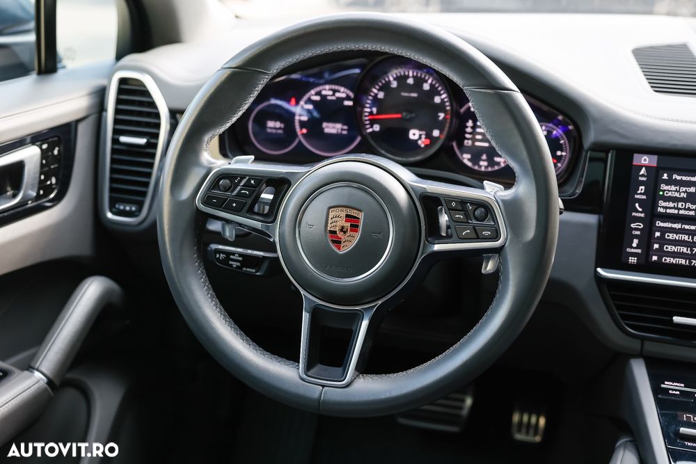 Porsche Cayenne - 10