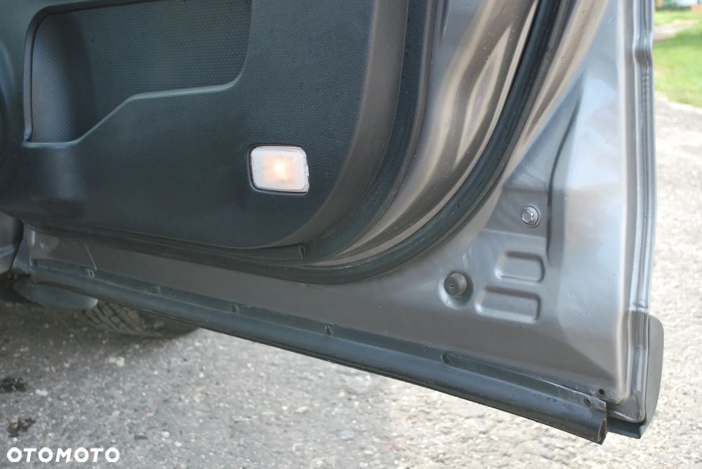 Nissan X-Trail 2.0 dCi 4x4 DPF LE - 22