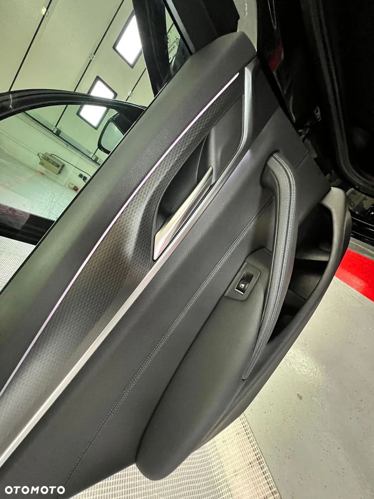 BMW Seria 5 520d xDrive - 16