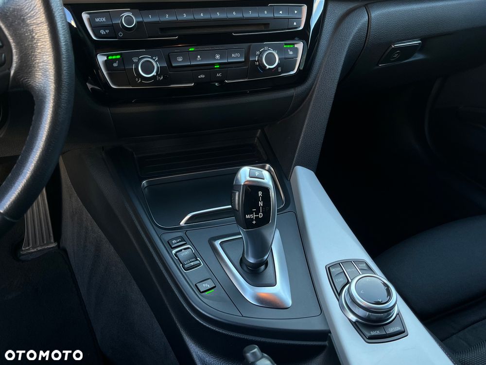 BMW Seria 3 320d Sport Line Shadow - 14