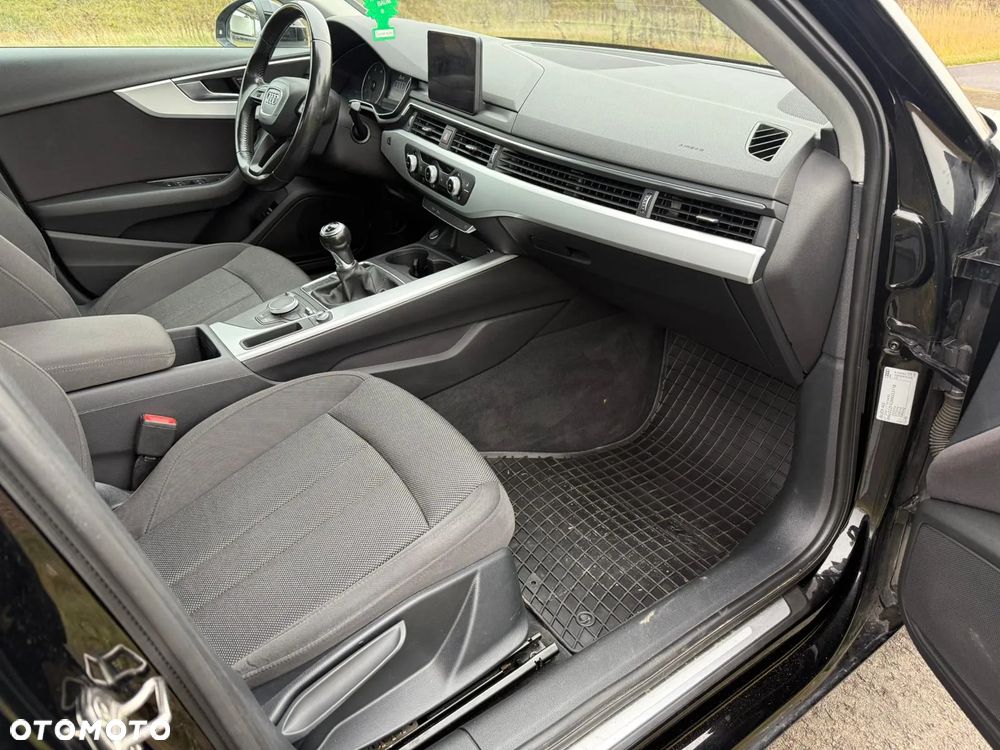 Audi A4 Limousine - 12