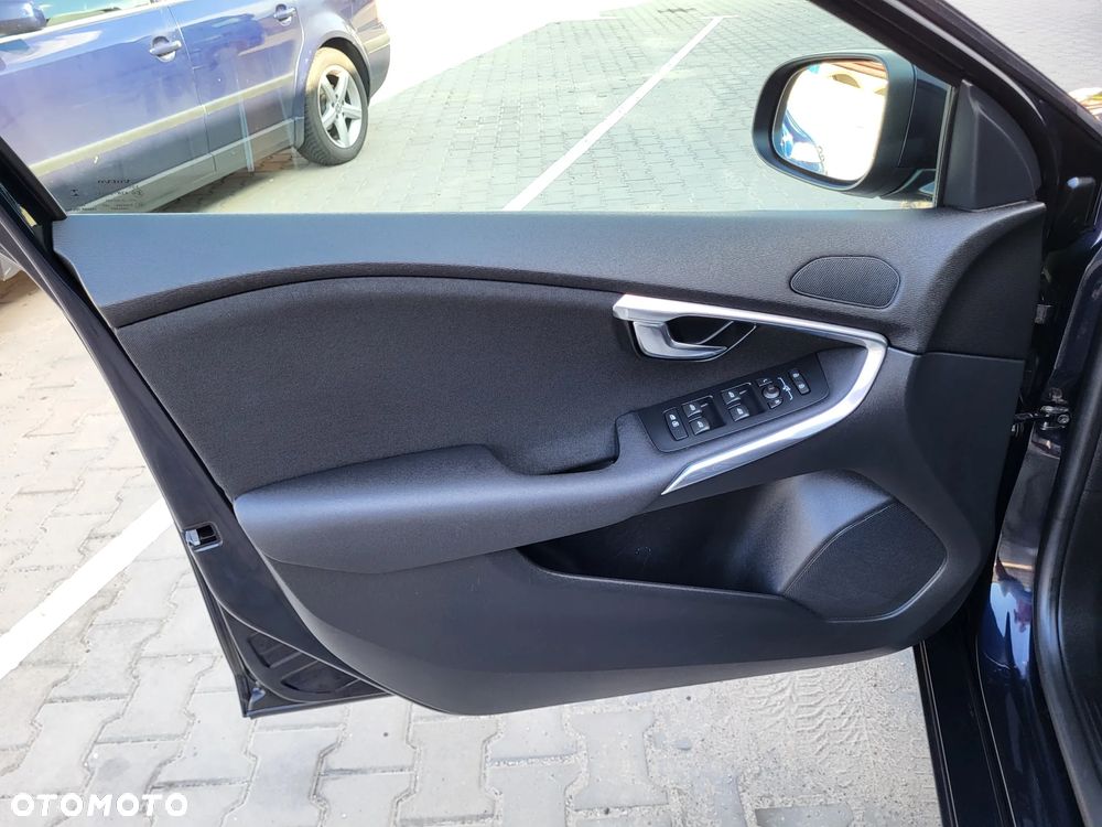 Volvo V40 T2 Momentum - 19