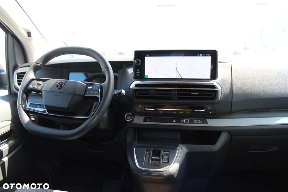 Peugeot Traveller - 25