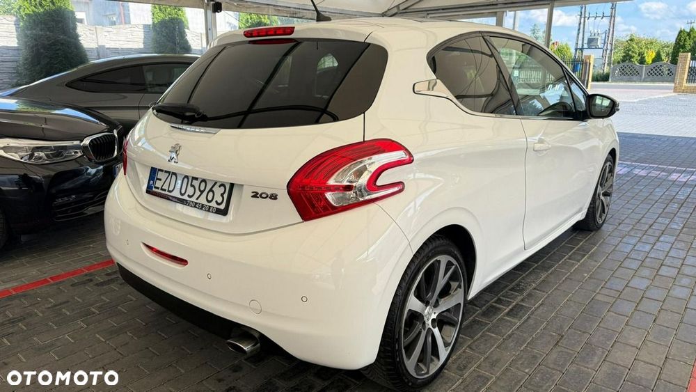Peugeot 208 - 10