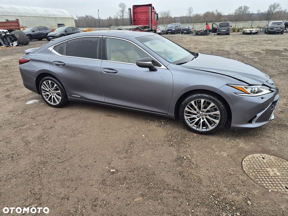 Lexus ES 300h Business Line - 27