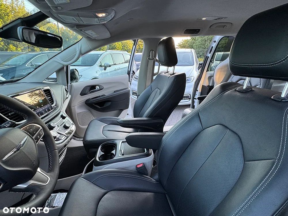 Chrysler Pacifica - 23