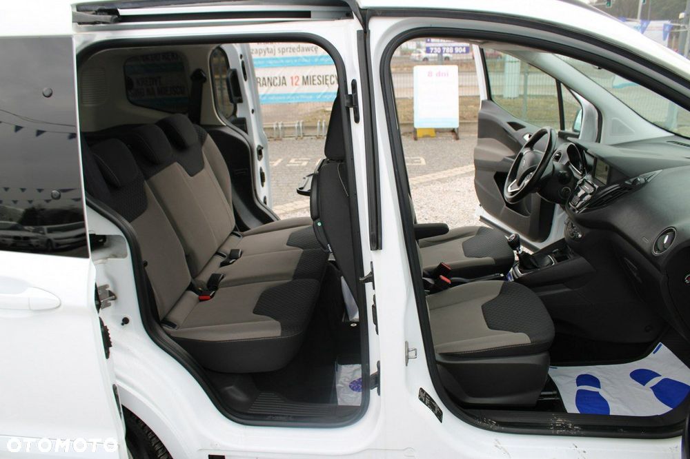 Ford Tourneo Courier - 30