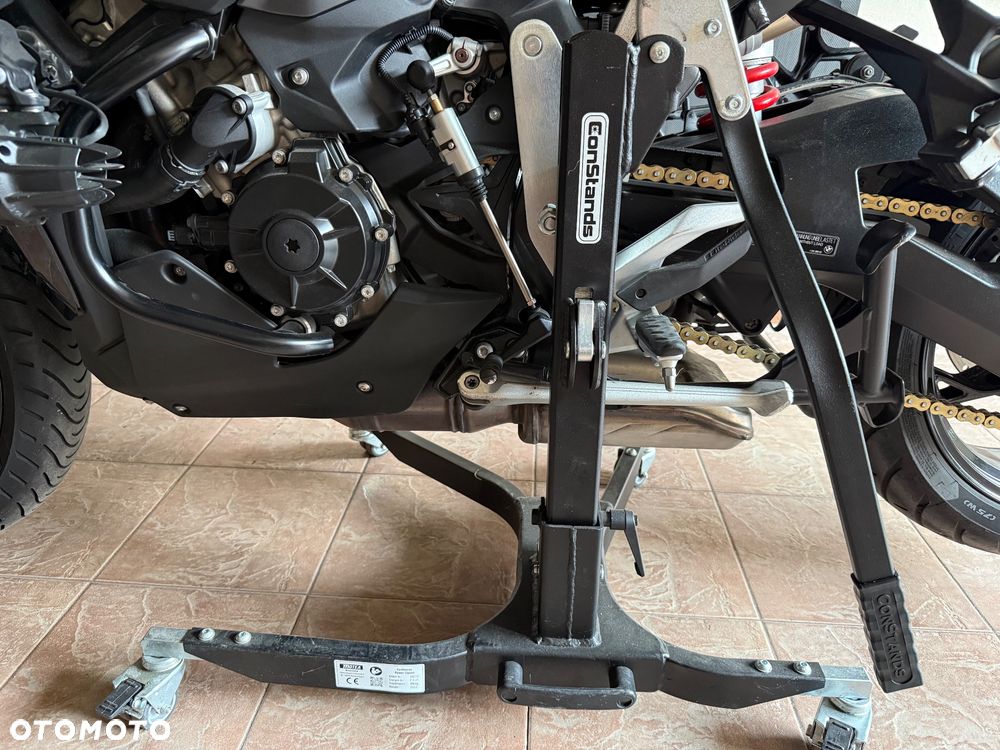 BMW XR - 12
