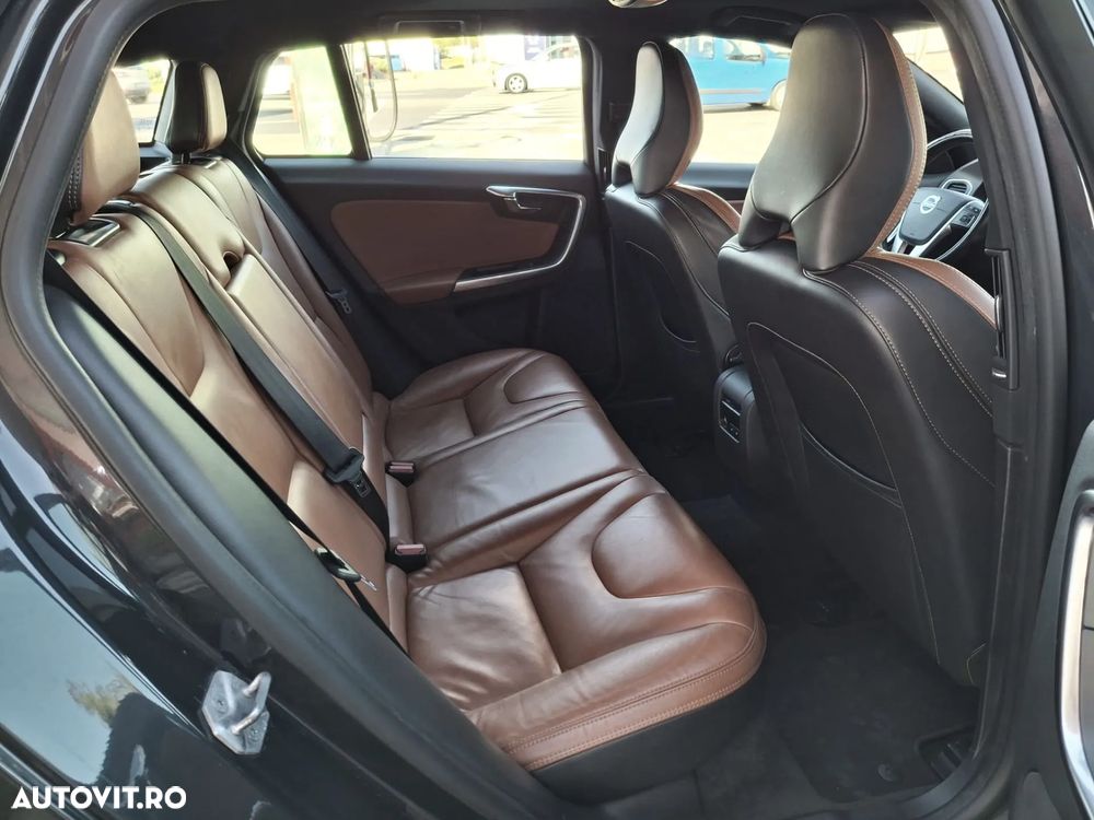 Volvo V60 D6 Plug-In-Hybrid AWD Geartronic Summum - 17