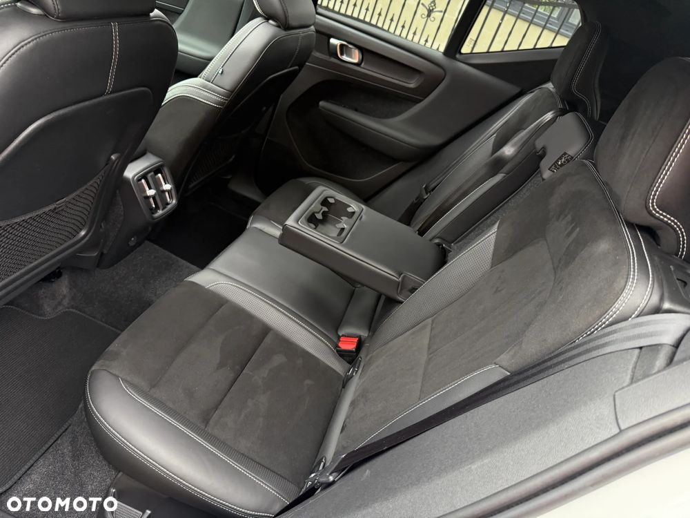Volvo XC 40 T5 AWD R-Design - 34