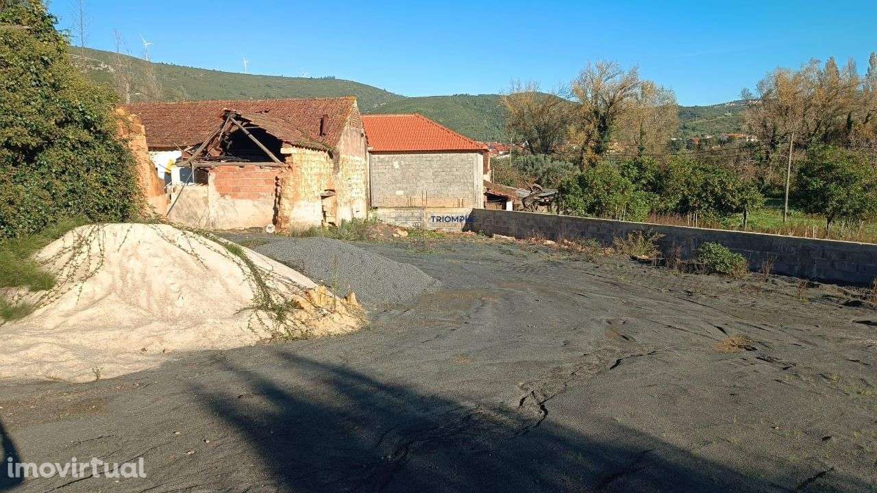 Ruína inserida num lote de terreno 1123m2 Alcobertas Rio Maior - Grande imagem: 3/15