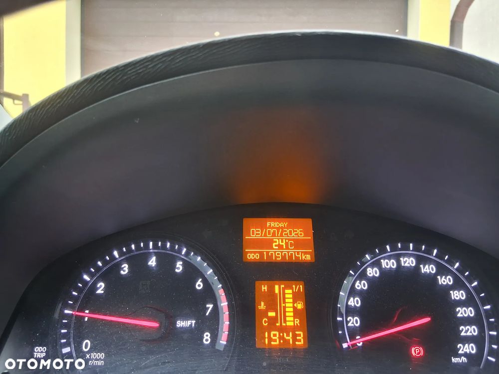 Toyota Avensis 1.8 Sol NAVI - 8