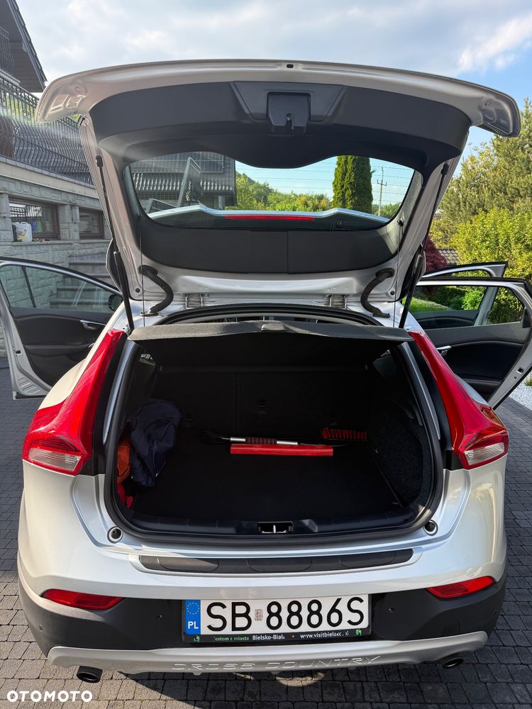 Volvo V40 Cross Country T3 Drive-E Ocean Race - 12