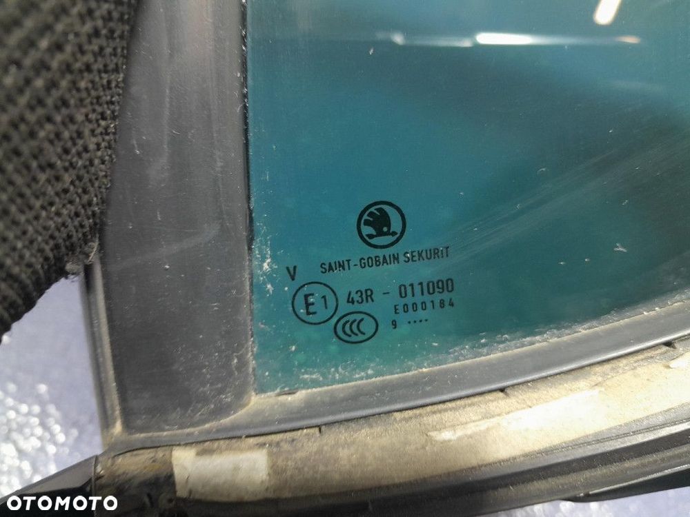 SKODA SUPERB III LIFT HB SZYBA USZCZELKA DRZWI TYŁ LEWA - 4
