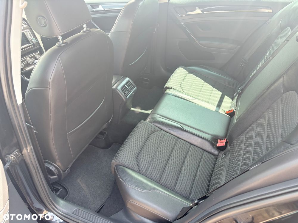 Volkswagen Golf - 6