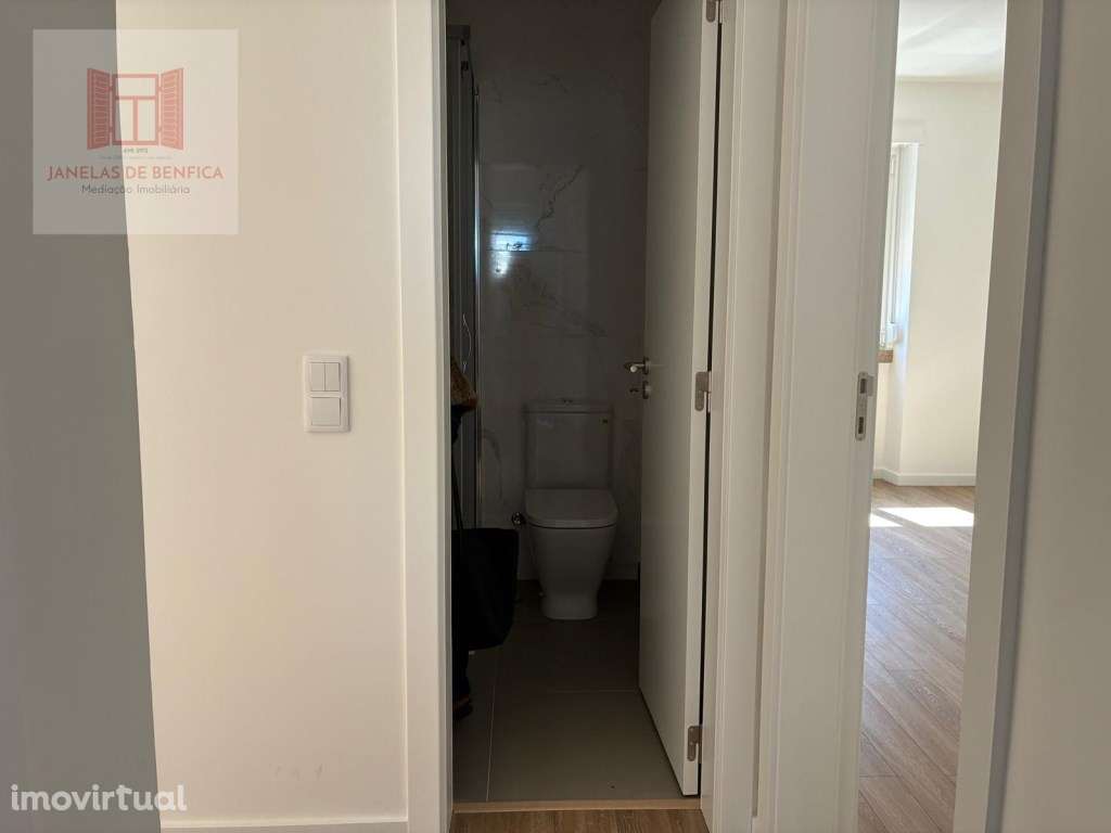 T2 Avª de Roma - c/ varanda, Alvalade - Grande imagem: 5/21