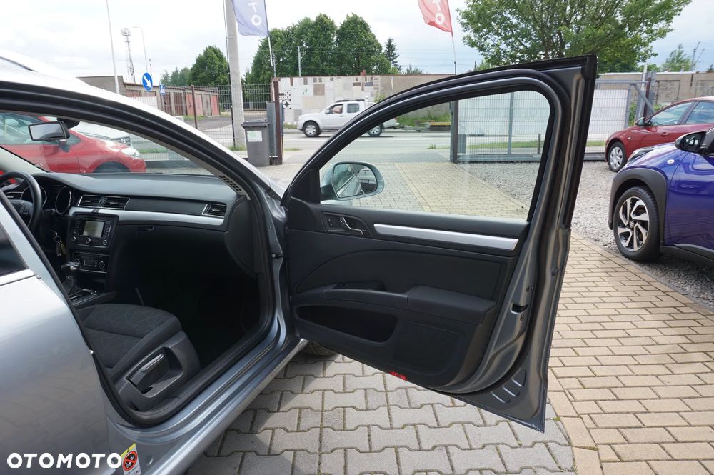 Skoda Superb 2.0 TDI DSG FAMILY - 24