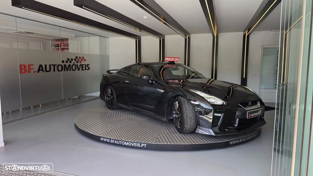 Nissan GT-R Prestige Edition - 10