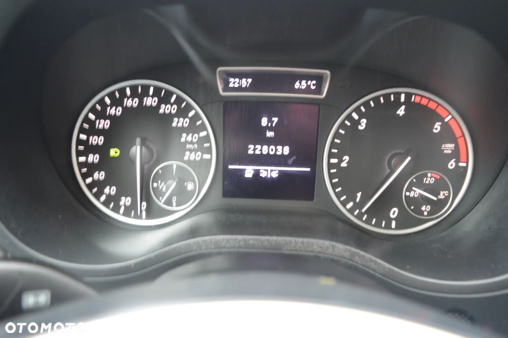 Mercedes-Benz Klasa B 180 CDI (BlueEFFICIENCY) - 27