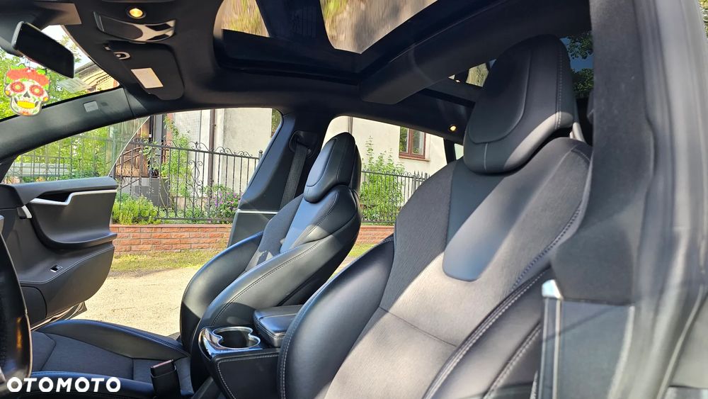 Tesla Model S - 38