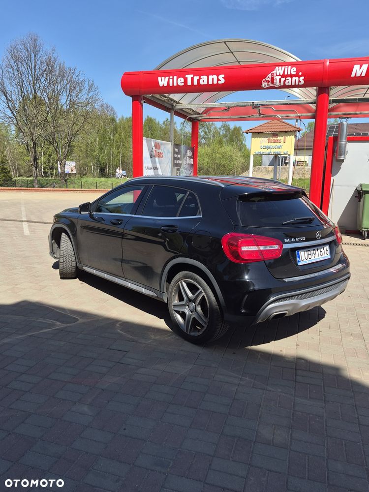 Mercedes-Benz GLA - 2