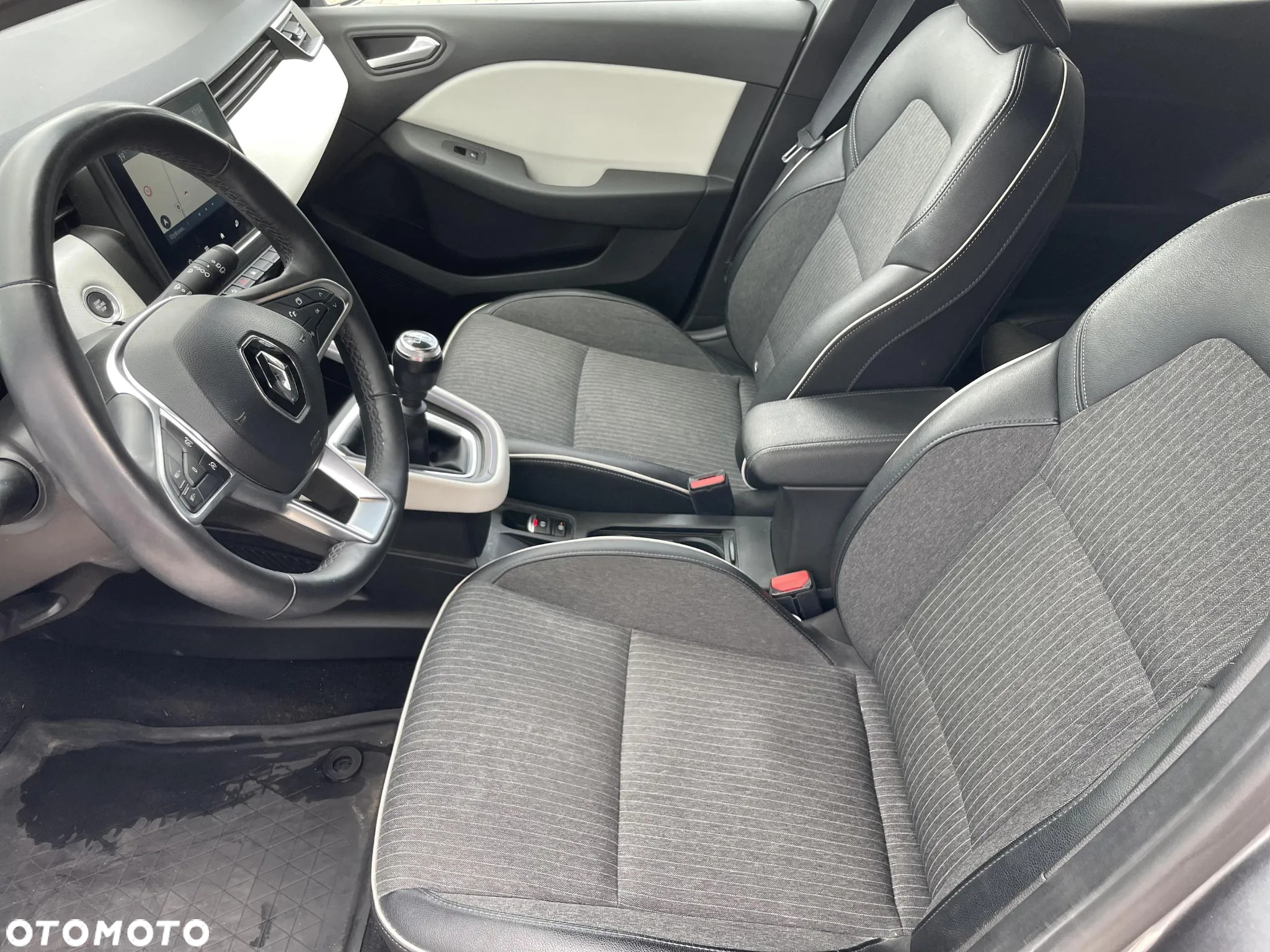 Renault Clio 1.0 TCe Techno - 23