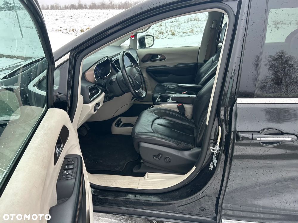 Chrysler Pacifica - 24