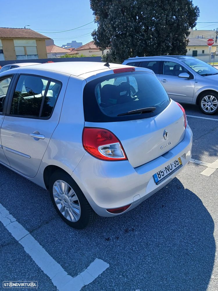 Renault Clio 1.2 16V Confort 130g - 6
