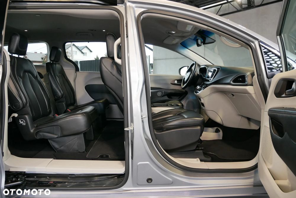 Chrysler Pacifica - 9