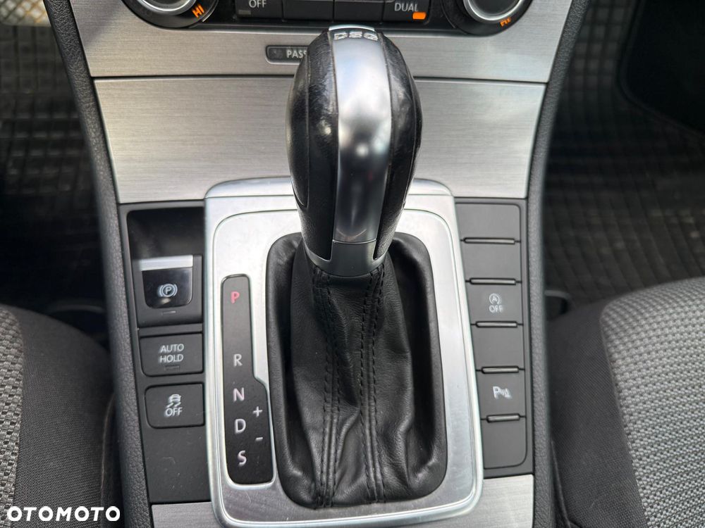 Volkswagen Passat 1.4 TSI DSG BlueMotion Technology Highline - 12