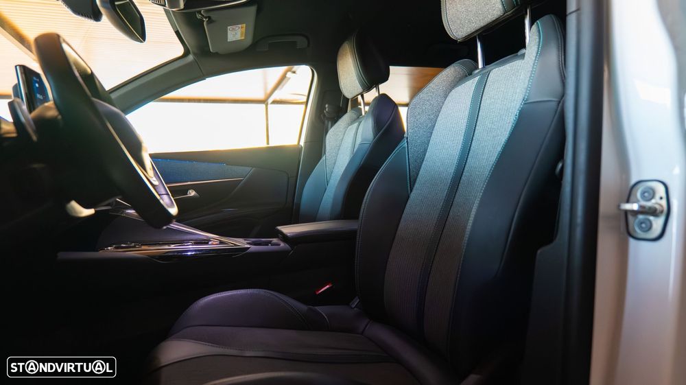 Peugeot 5008 1.2 PureTech Allure Pack EAT8 - 24