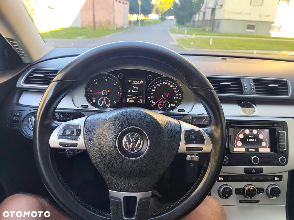 Volkswagen Passat 2.0 TDI BlueMotion Technology Comfortline - 16