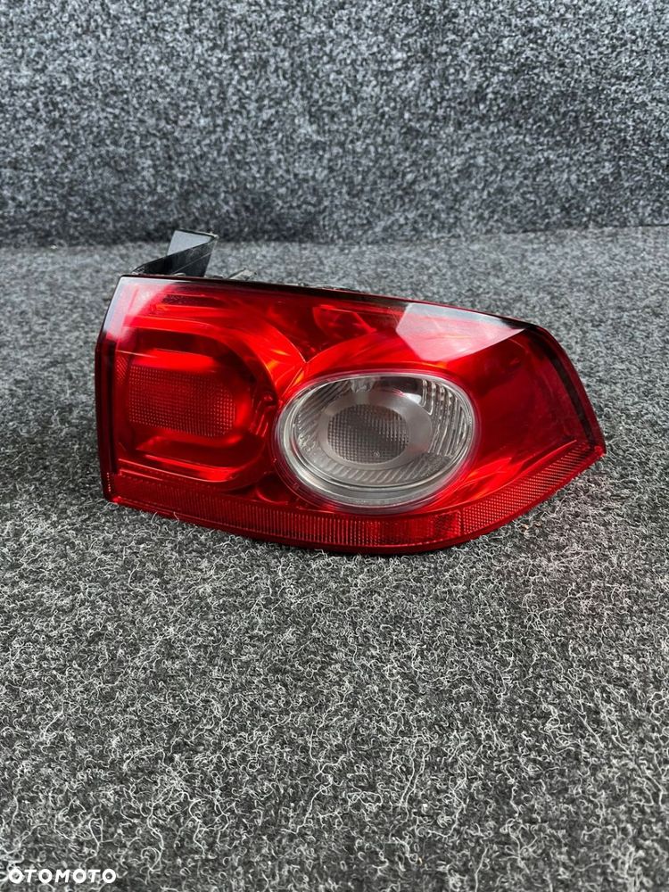 lampa prawa tył tylna renault laguna II lift OE europa - 1