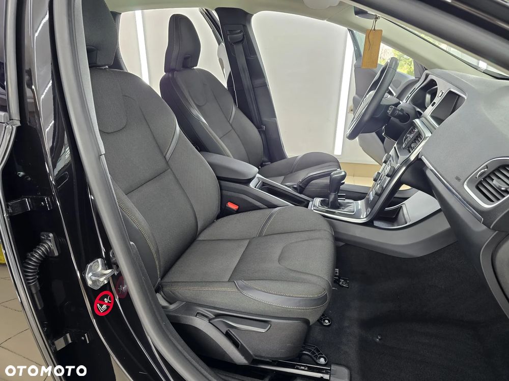 Volvo V40 D2 Momentum - 14