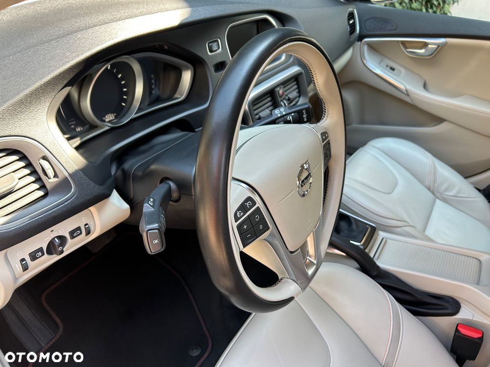 Volvo V40 T3 Drive-E R-Ocean Race - 23