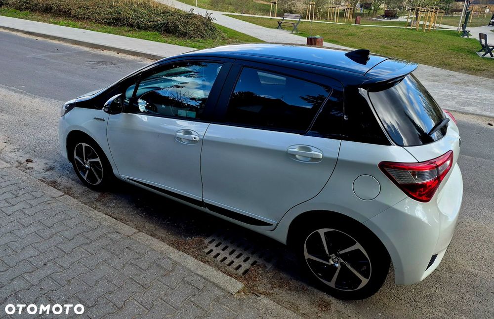 Toyota Yaris Hybrid 100 Selection - 7