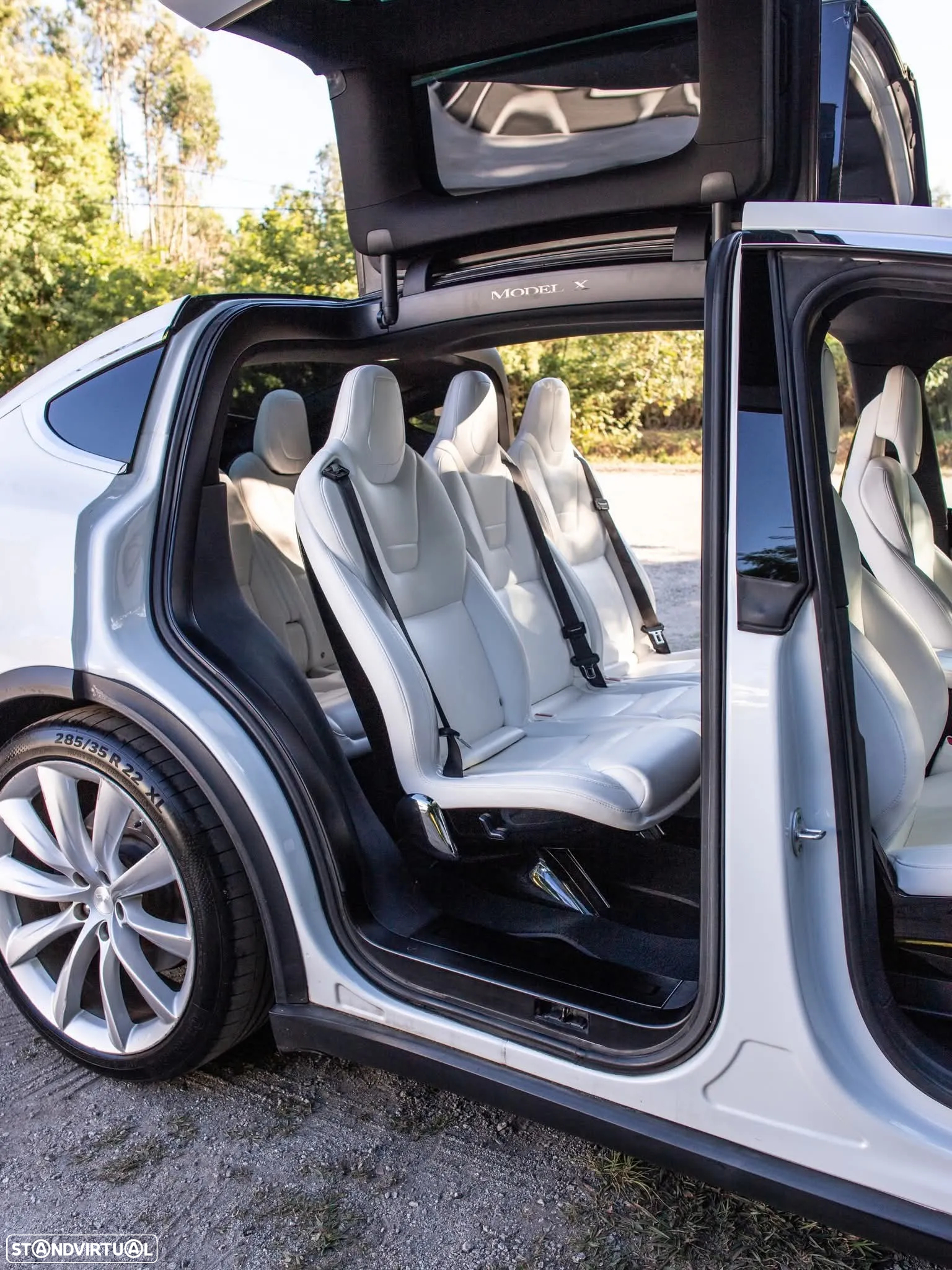 Tesla Model X 90D - 13