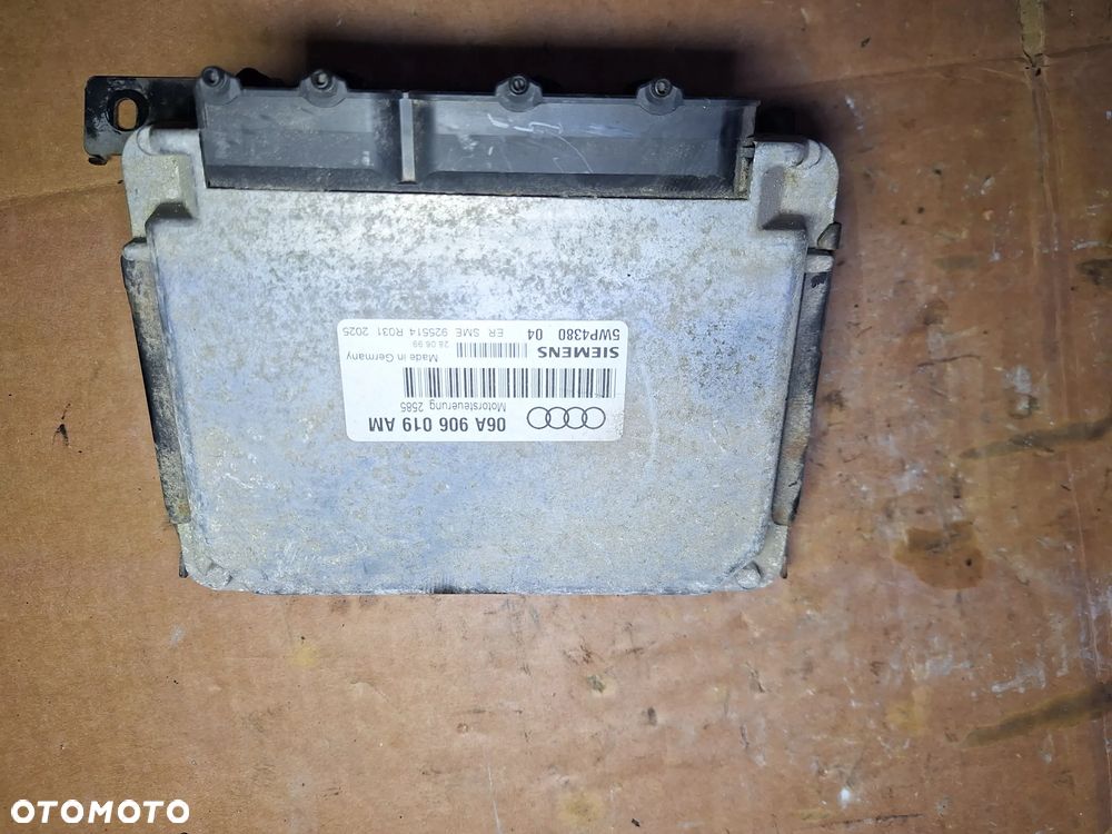 AUDI A3 8L 1.6 komputer sterownik 06A906019AM   (1/4)   (82/3) - 2